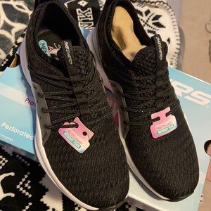 brand new sketchers with air cooled memory foam